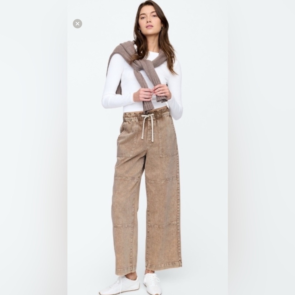 Gap High Rise Wide-Leg Utility Pull- On Jeans - Picture 2 of 5